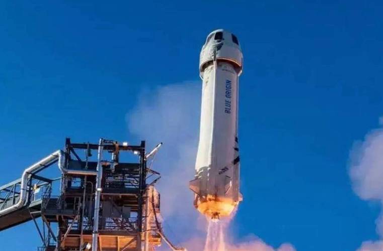加密货币大亨搭乘最新一次蓝色起源航班飞向太空