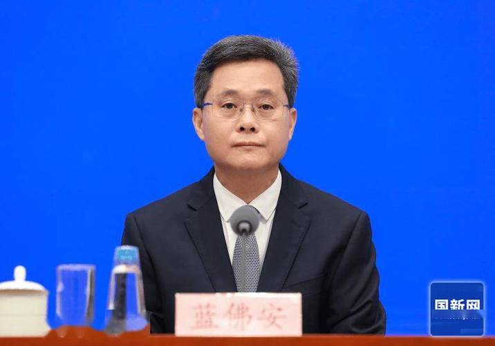 卑躬屈膝打一生肖动物是什么生肖，标准解释